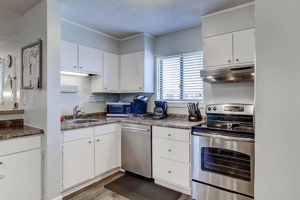 Apartment Resort Breeze- 2 Bedroom Pools, Hot Tub, Tennis, Beach Hilton Head Island