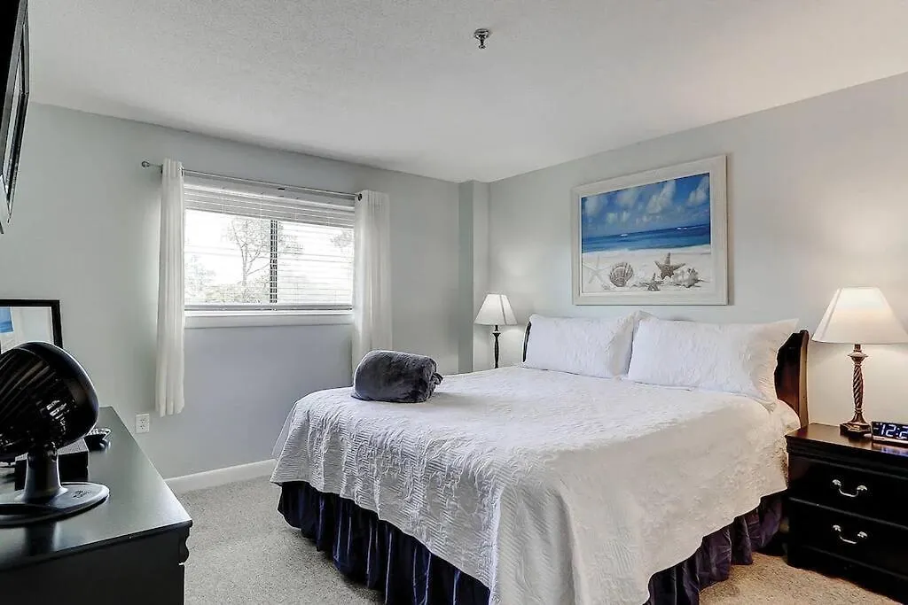Resort Breeze- 2 Bedroom Pools, Hot Tub, Tennis, Beach Hilton Head Island Apartment